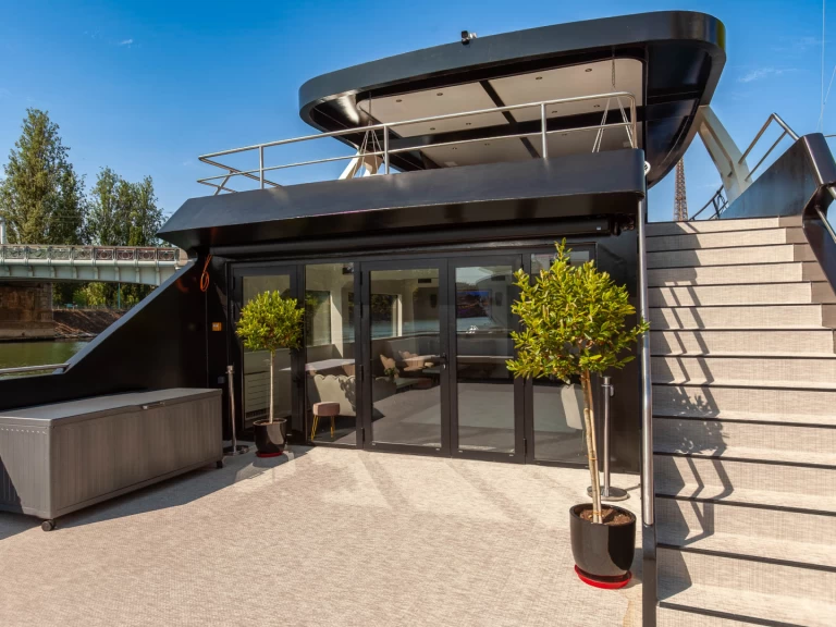 Luksusowy jacht do wynajmu w Paris w najlepszej cenie