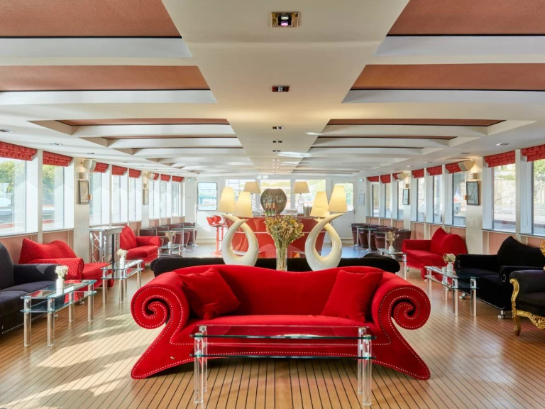 Barka do wynajmu w Paris w najlepszej cenie