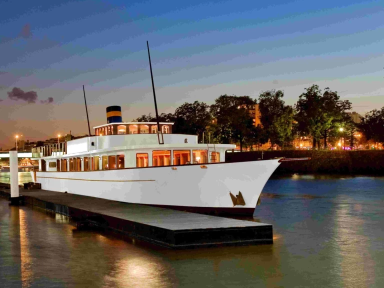 Barka do wynajmu w Paris w najlepszej cenie