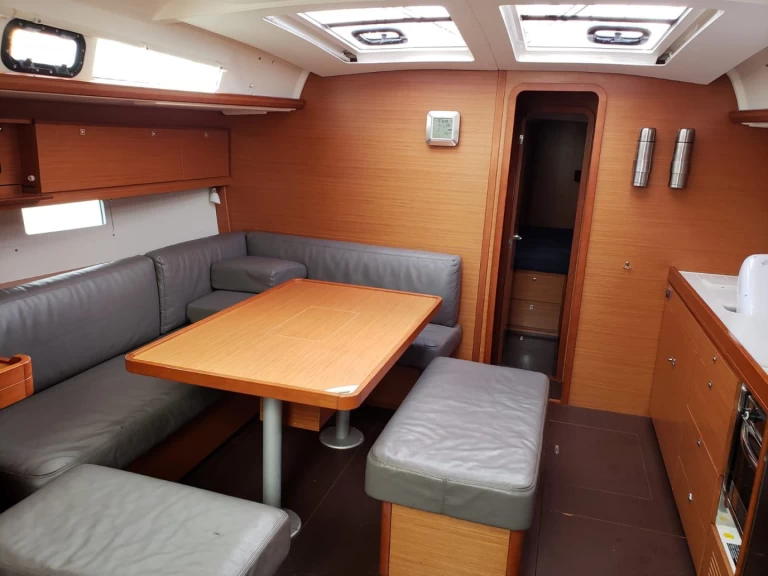 Wynajem Żaglowiec Dufour z patentem 