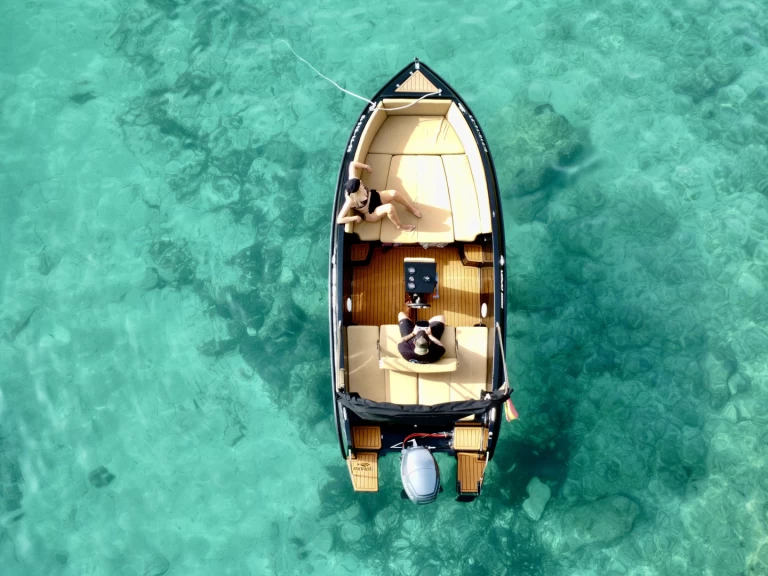 Motorówka do wynajmu w Sant Antoni de Portmany w najlepszej cenie