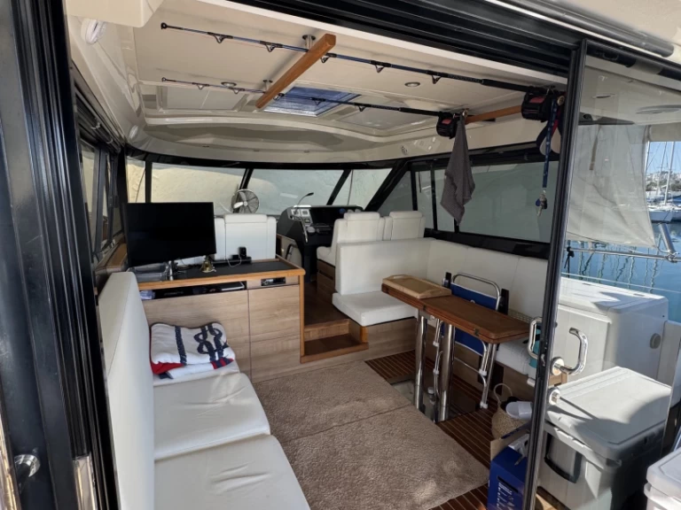 Motorówka do wynajmu w Marina Delta Kallithea w najlepszej cenie