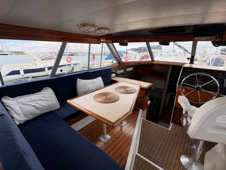 Wynajem Motorówka Bayliner z patentem 