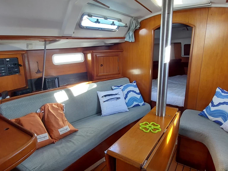 Wynajem Żaglowiec Bénéteau z patentem 