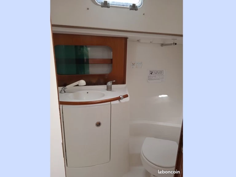 Bénéteau Oceanis 331 Clipper między profesjonalistami a osobami prywatnymi w Ajaccio