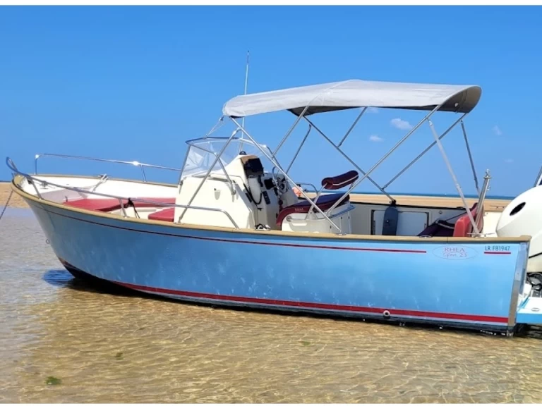 Rhea Open 23 między profesjonalistami a osobami prywatnymi w Saint-Martin-de-Ré