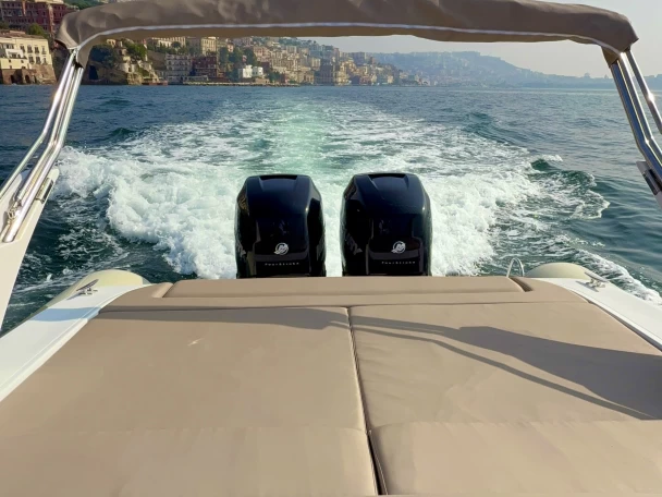 Łódż półsztywna do wynajmu w Neapol w najlepszej cenie