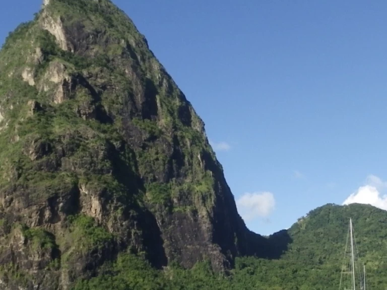 Wynajem łodzi Fort-de-France tanio Sloop one design