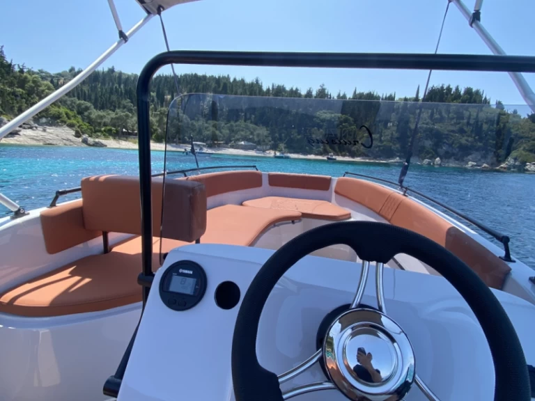 Wynajmij Motorówka z lub bez skippera Nireus w Lákka