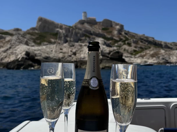 Wynajem Motorówka Riviera z patentem 