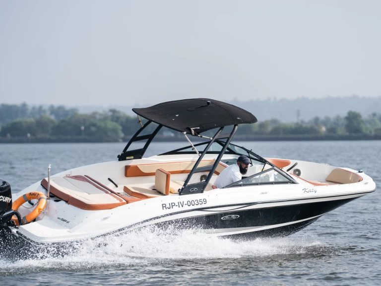 Wynajmij Sea Ray Sea Ray SPX 210 w Panaji
