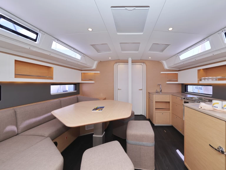 Wynajem łodzi Trogir tanio Dufour 44