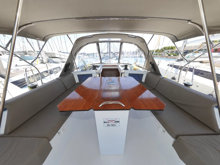 Wynajem Żaglowiec w Sibenik - Dufour Dufour 44