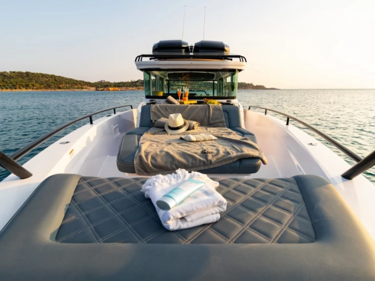 Wynajem łodzi Axopar Axopar 37 XC Cross Cabin w Lagonisí na SamBoat 