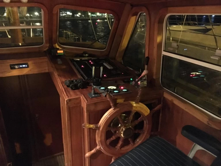 Żaglowiec do wynajmu w Ateny w najlepszej cenie