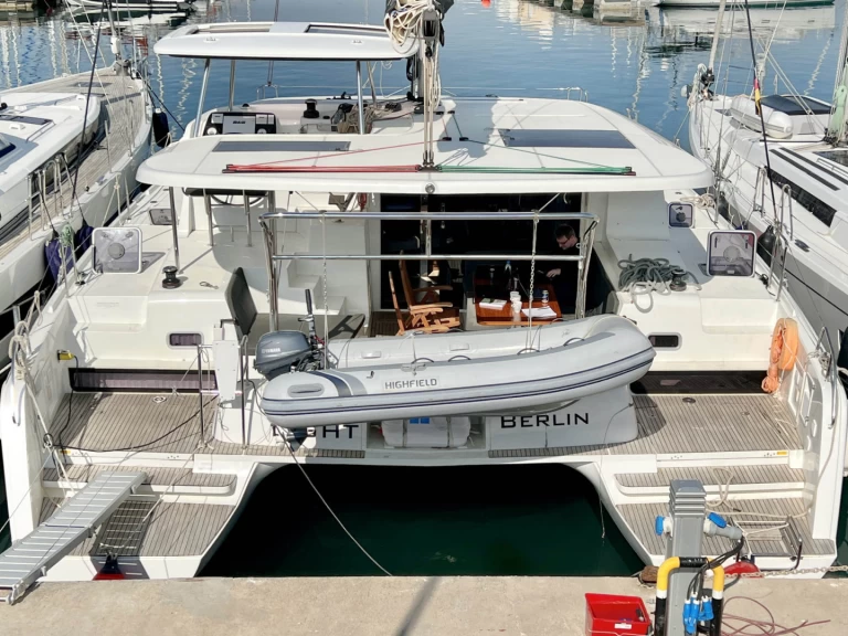 Wynajem Katamaran Lagoon z patentem 