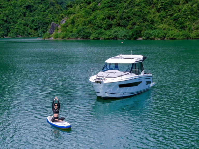 Wynajem Motorówka Jeanneau z patentem 