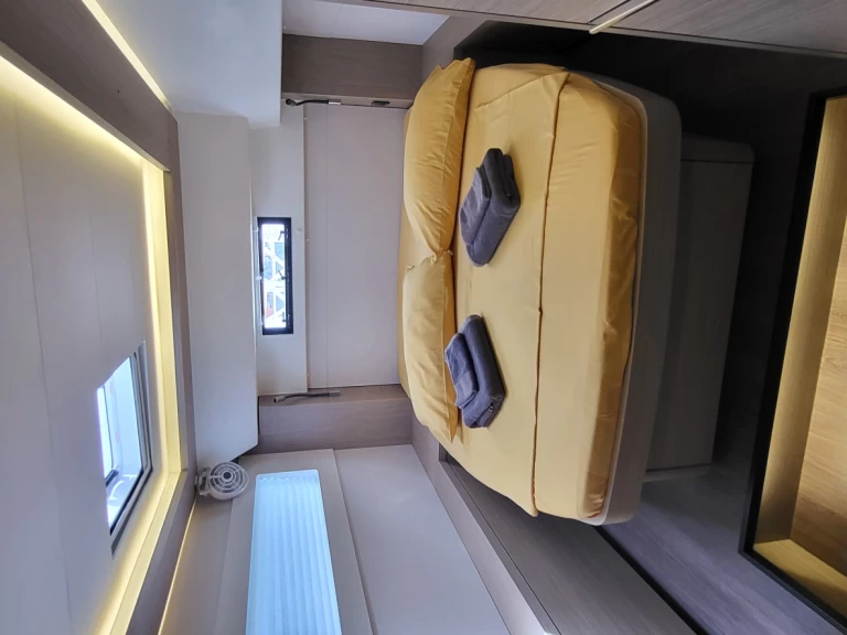 Wynajem Katamaran Lagoon z patentem 