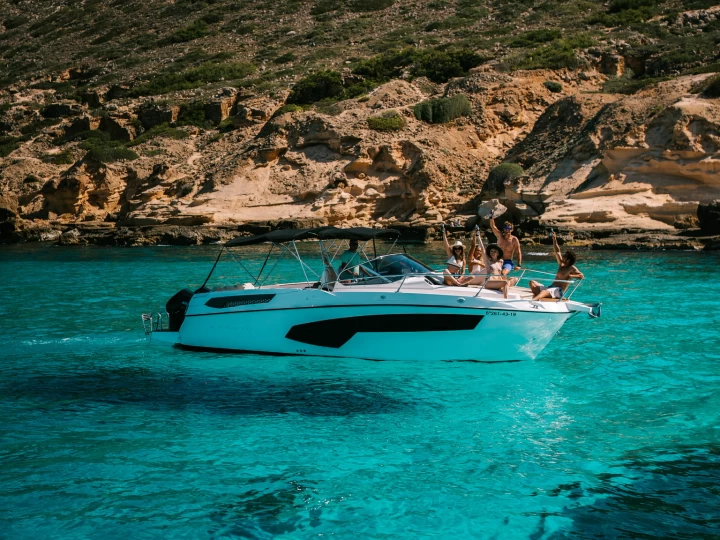 Wynajmij Motorówka z lub bez skippera Karnic w s'Arenal