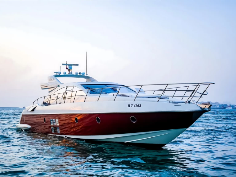 Wynajem Luksusowy jacht Custom Made z patentem 