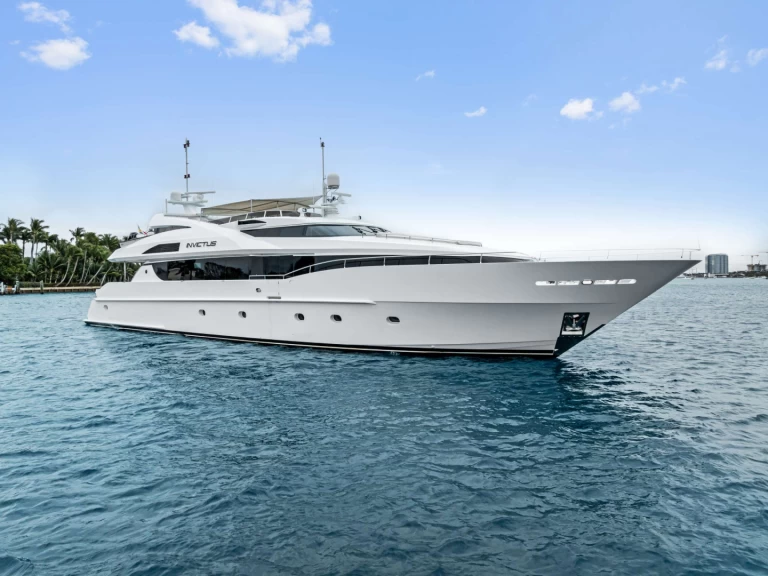 Wynajem łodzi Newport tanio INVICTUS