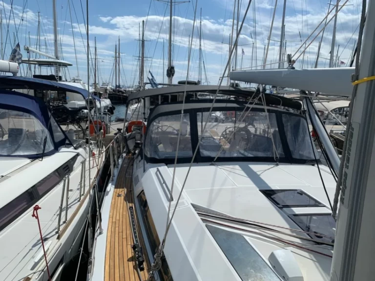 Wynajem Żaglowiec Bénéteau z patentem 