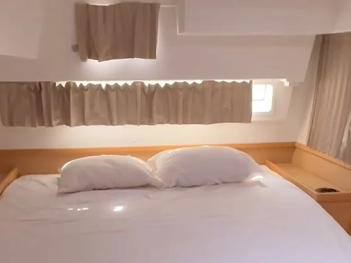 Wynajem Katamaran Lagoon z patentem 