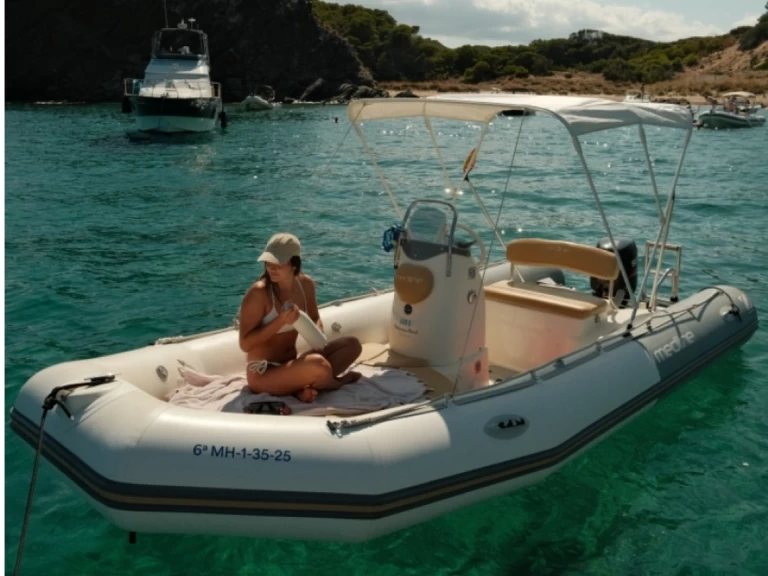 Wynajmij Łódż półsztywna z lub bez skippera Zodiac w Port d'Addaia (City)