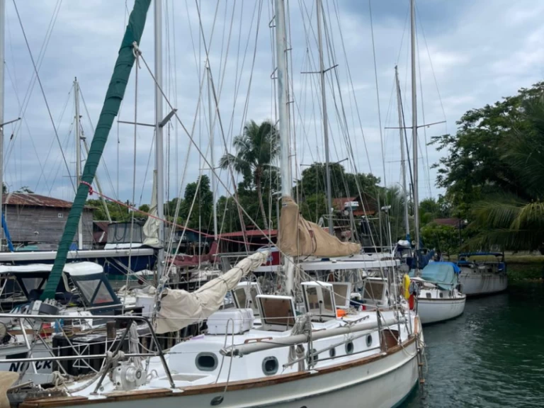 Wynajem łodzi Lívingston tanio Walkover 44