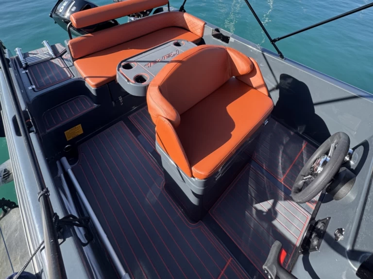 Wynajmij Karel Ithaca 550 w Agios Nikolaos