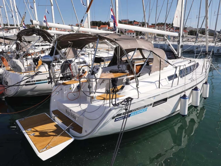 Wynajem Żaglowiec Bavaria z patentem 