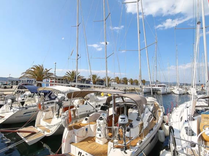 Wynajem Żaglowiec w Murter-Kornati - Bavaria Cruiser 33