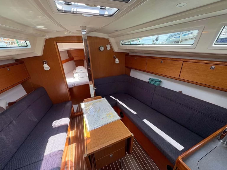 Bavaria Cruiser 34 między profesjonalistami a osobami prywatnymi w Murter-Kornati
