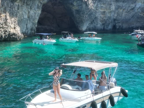 Wynajmij Motorówka z lub bez skippera Saver w Ta' Xbiex