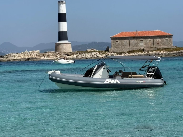 Łódż półsztywna do wynajmu w Ibiza Town w najlepszej cenie