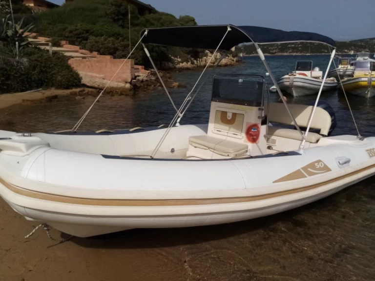 Łódż półsztywna do wynajmu w Palau w najlepszej cenie