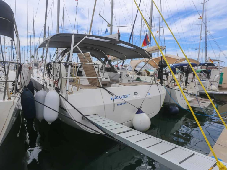 Bavaria Bavaria C45 między profesjonalistami a osobami prywatnymi w Gouvia