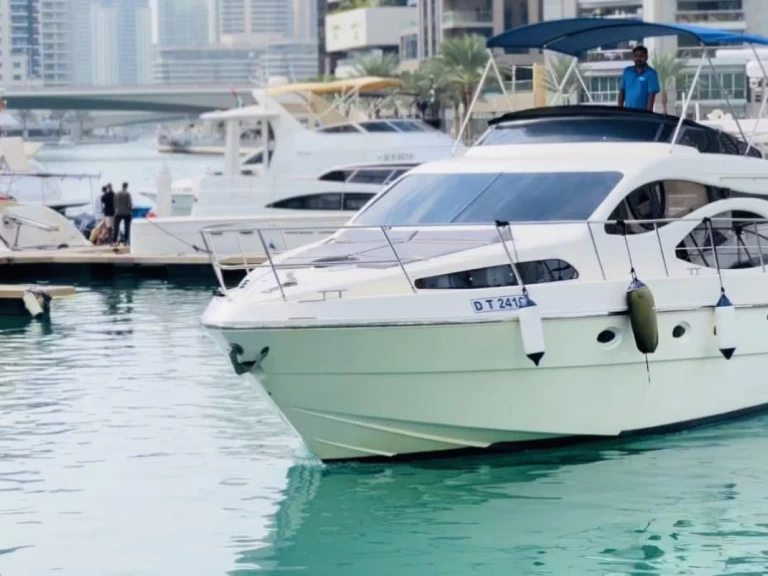 Wynajem Motorówka Azimut z patentem 