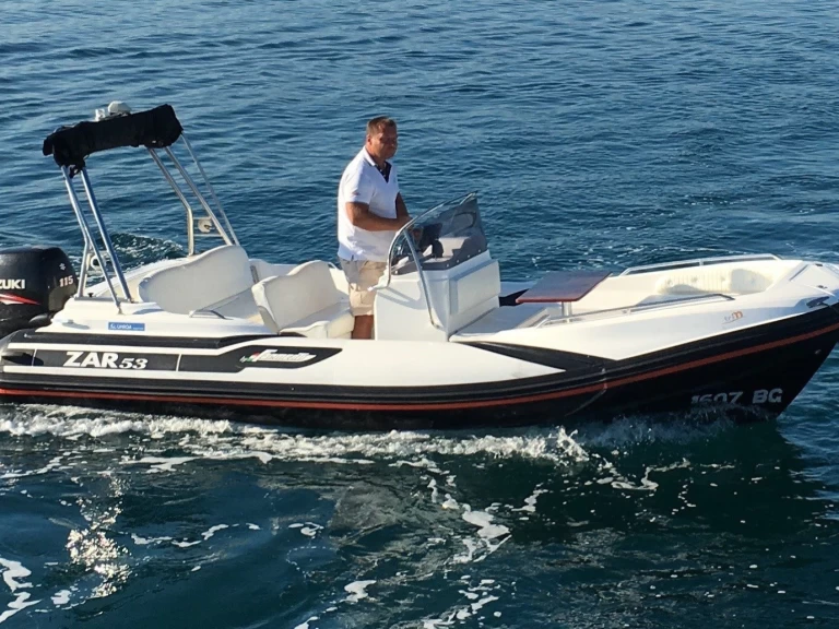 Łódż półsztywna do wynajmu w Port de Pollenca w najlepszej cenie