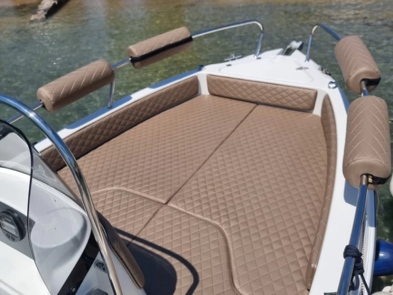 Wynajmij Karel F17 w Agios Nikolaos