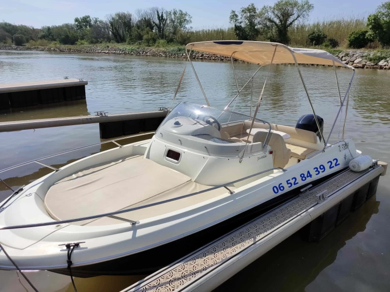 Jeanneau Cap Camarat 635 WA między profesjonalistami a osobami prywatnymi w Hyeres