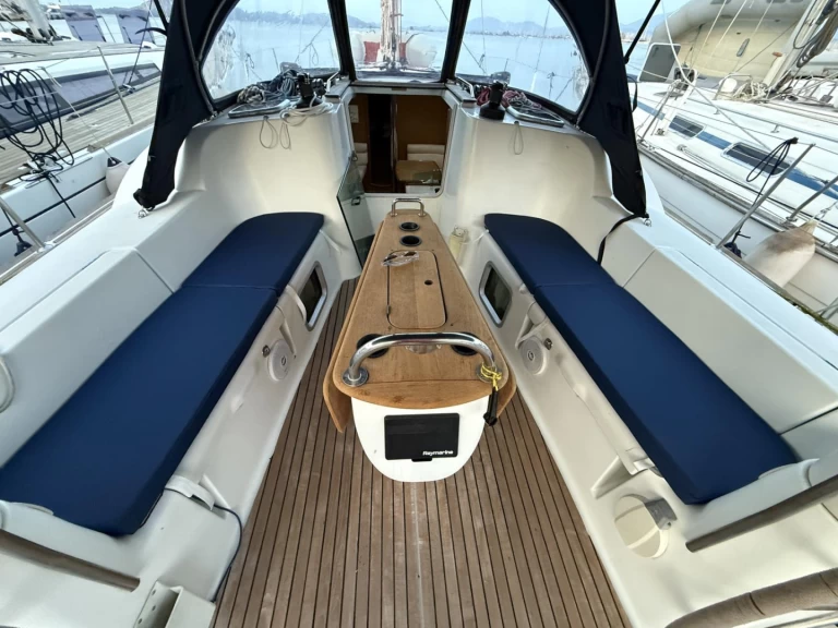 Jeanneau Sun Odyssey 42i między profesjonalistami a osobami prywatnymi w Preveza