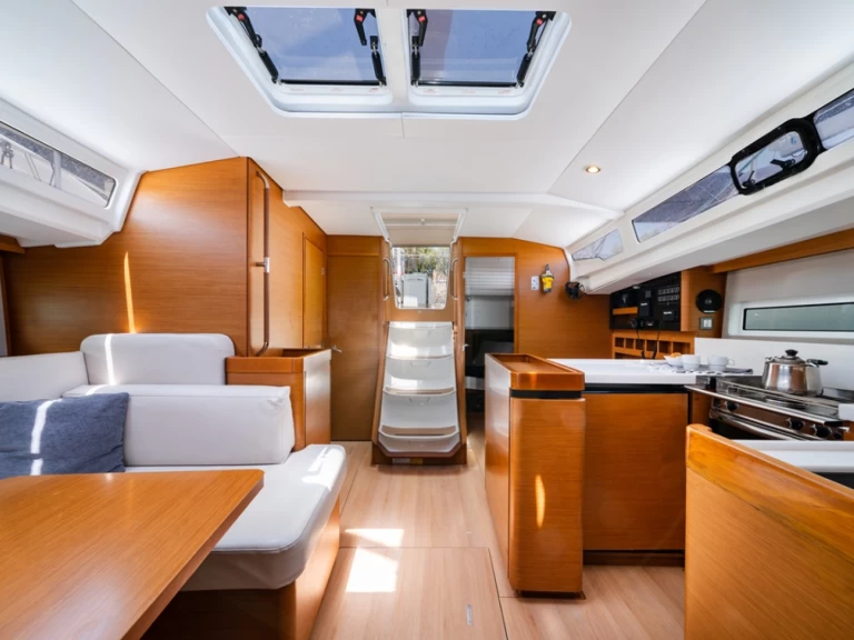 Żaglowiec do wynajmu w Lavrio w najlepszej cenie