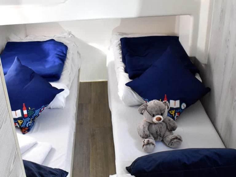 Le Boat Horizon 4 między profesjonalistami a osobami prywatnymi w Fontenoy-le-Château