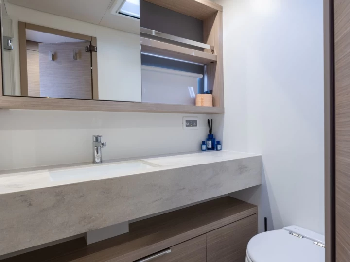 Lagoon Lagoon 55 LUXURY version (2025) między profesjonalistami a osobami prywatnymi w Split