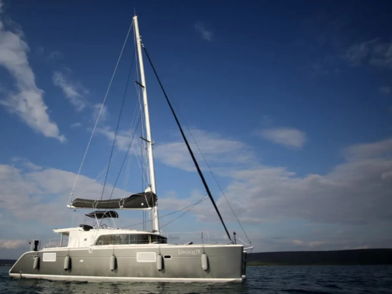 Lagoon Lagoon 440 między profesjonalistami a osobami prywatnymi w San Pedro del Pinatar