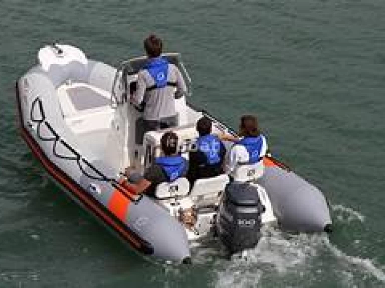 Wynajmij Motorówka z lub bez skippera Zodiac w Arzon