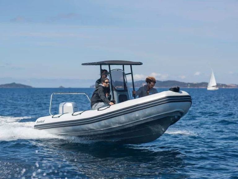 Wynajem w Arzon- 7 BOMBARD EXPLORER 600 NEO na SamBoat