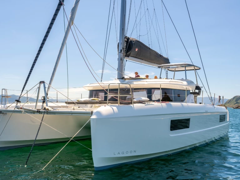 Lagoon Lagoon 43 między profesjonalistami a osobami prywatnymi w Pointe-à-Pitre