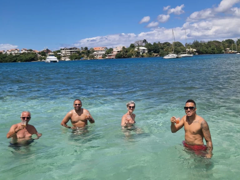 Wynajmij Motorówka z lub bez skippera aback 24 w Les Trois-Îlets